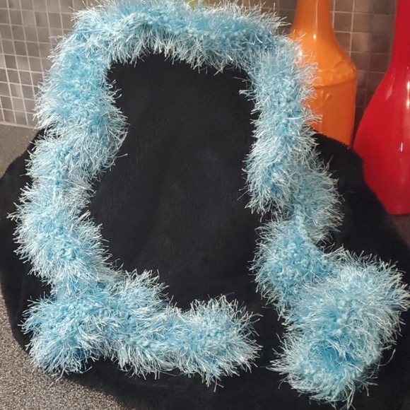 Scarve - Picture 3 of 3